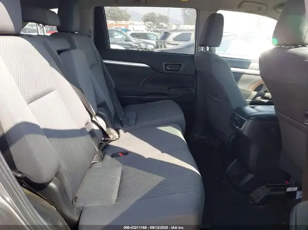 5TDZARFH3KS059579 2019 TOYOTA HIGHLANDER - Image 8