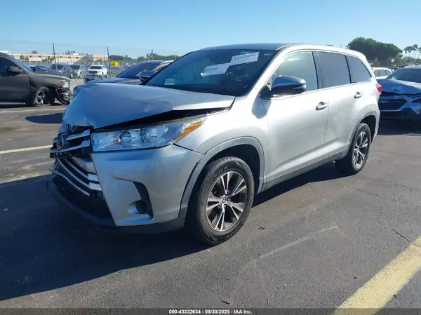 5TDZARFH3KS060246 2019 TOYOTA HIGHLANDER - Image 2