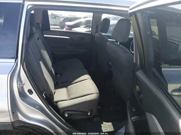 5TDZARFH4GS019213 2016 TOYOTA HIGHLANDER - Image 8