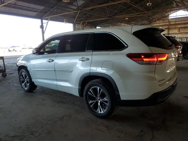 5TDZARFH4HS023277 2017 TOYOTA HIGHLANDER - Image 2