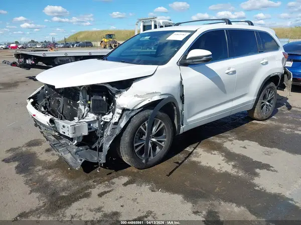 5TDZARFH4HS023487 2017 TOYOTA HIGHLANDER - Image 2
