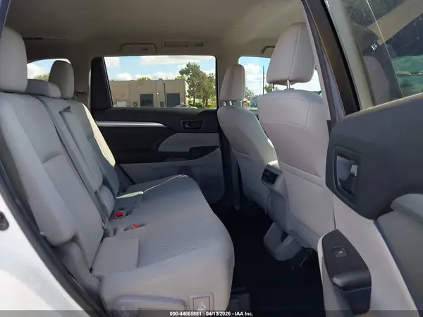 5TDZARFH4HS023487 2017 TOYOTA HIGHLANDER - Image 8