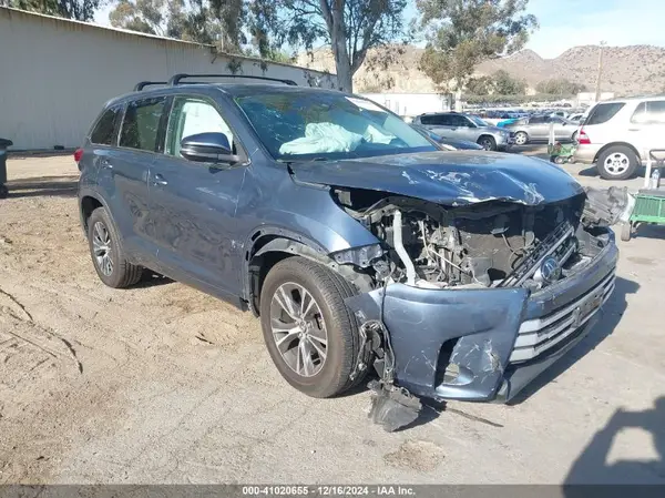 5TDZARFH4HS023814 2017 TOYOTA HIGHLANDER - Image 1
