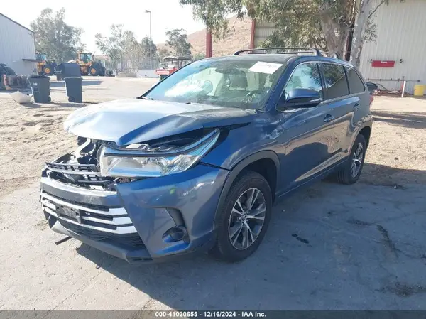 5TDZARFH4HS023814 2017 TOYOTA HIGHLANDER - Image 2
