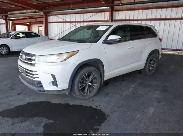 5TDZARFH4HS023862 2017 TOYOTA HIGHLANDER - Image 2