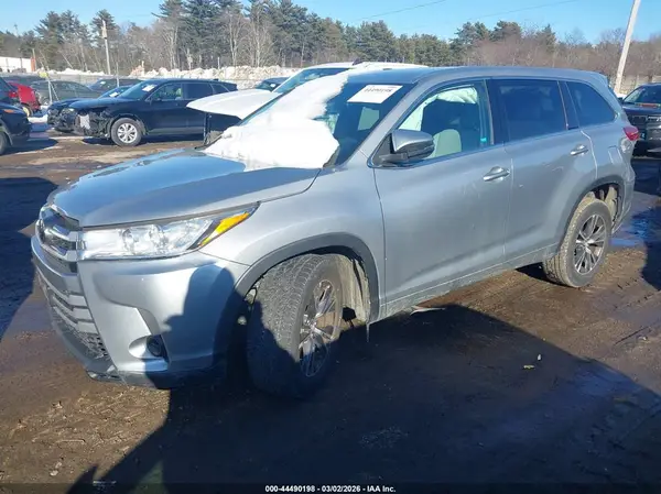 5TDZARFH4HS024770 2017 TOYOTA HIGHLANDER - Image 2