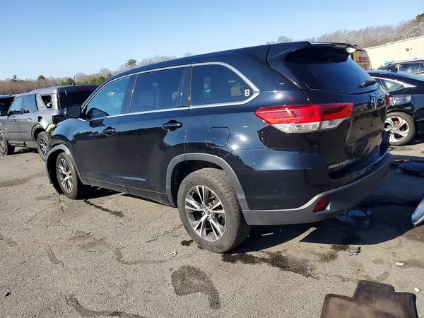 5TDZARFH4HS025062 2017 TOYOTA HIGHLANDER - Image 2