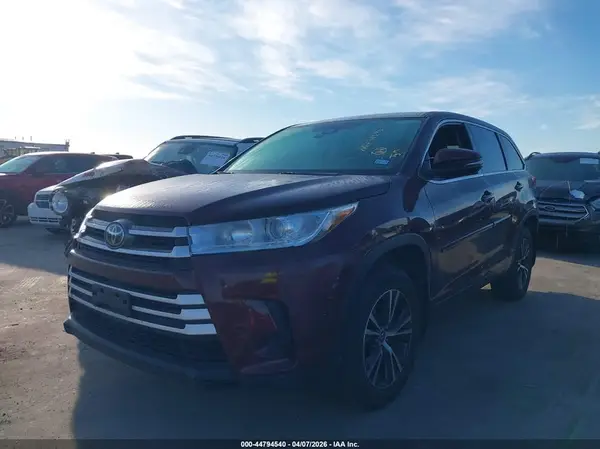 5TDZARFH4HS025580 2017 TOYOTA HIGHLANDER - Image 2