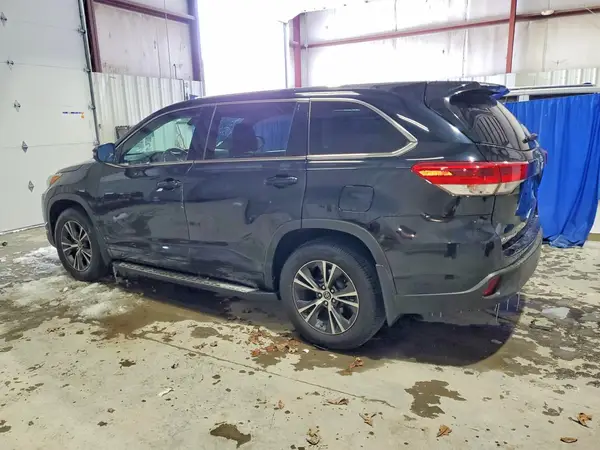 5TDZARFH4HS025949 2017 TOYOTA HIGHLANDER - Image 2