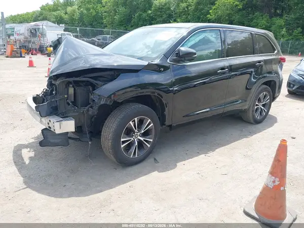 5TDZARFH4HS027006 2017 TOYOTA HIGHLANDER - Image 2