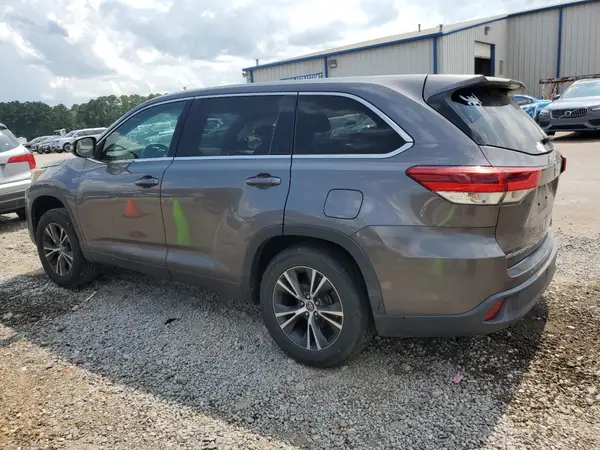 5TDZARFH4HS028608 2017 TOYOTA HIGHLANDER - Image 2
