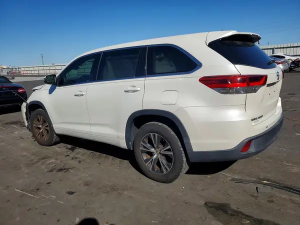 5TDZARFH4HS029421 2017 TOYOTA HIGHLANDER - Image 2