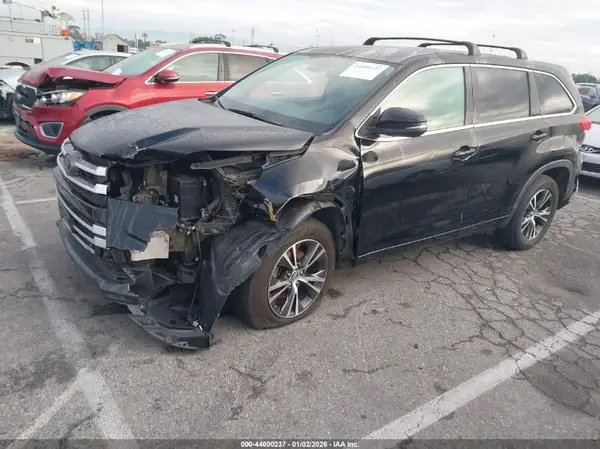 5TDZARFH4HS030519 2017 TOYOTA HIGHLANDER - Image 2