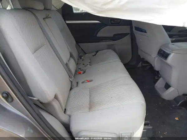 5TDZARFH4HS030617 2017 TOYOTA HIGHLANDER - Image 8