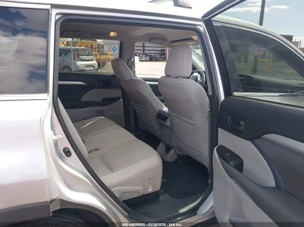 5TDZARFH4HS032156 2017 TOYOTA HIGHLANDER - Image 8