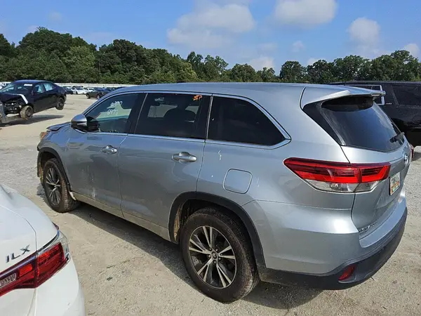 5TDZARFH4JS032972 2018 TOYOTA HIGHLANDER - Image 2