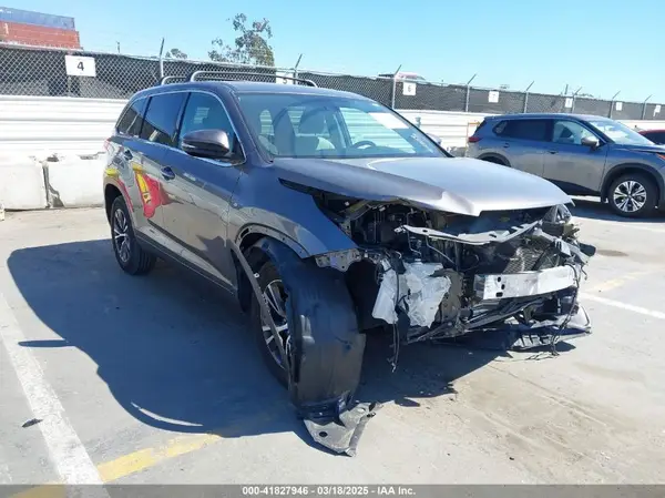 5TDZARFH4JS034348 2018 TOYOTA HIGHLANDER - Image 1