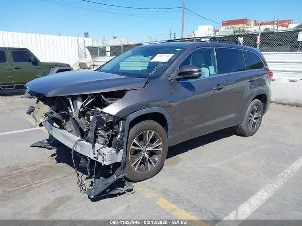 5TDZARFH4JS034348 2018 TOYOTA HIGHLANDER - Image 2