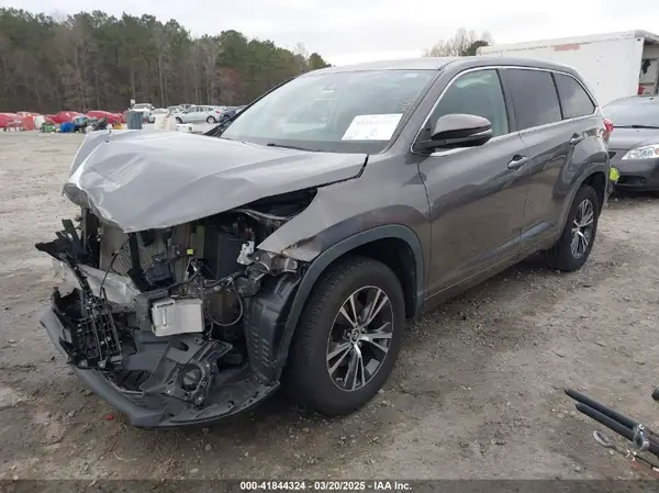 5TDZARFH4JS035287 2018 TOYOTA HIGHLANDER - Image 2
