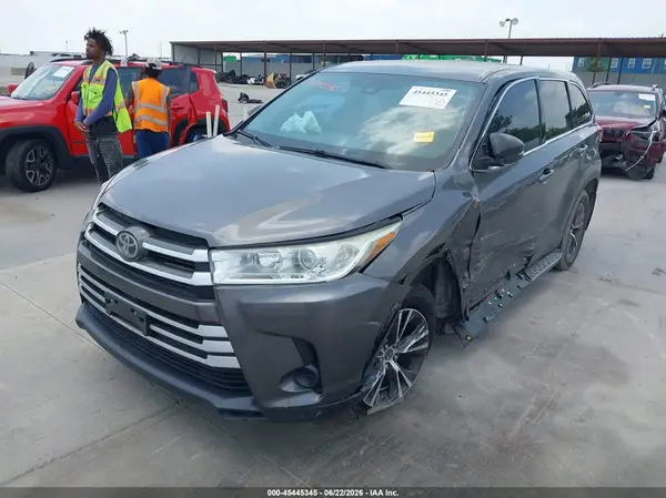 5TDZARFH4JS035998 2018 TOYOTA HIGHLANDER - Image 2