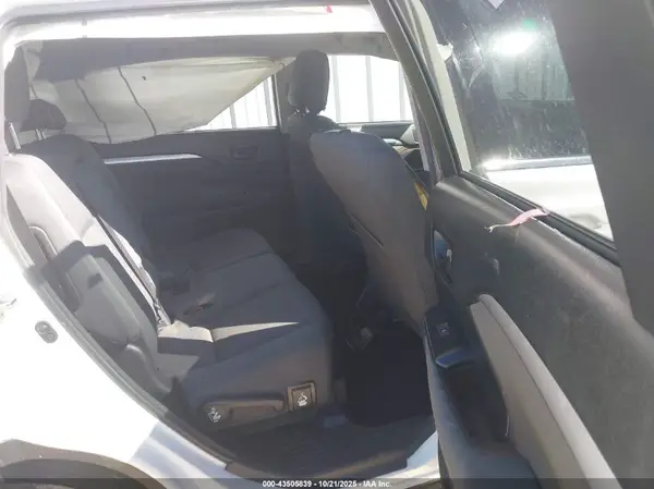 5TDZARFH4JS038108 2018 TOYOTA HIGHLANDER - Image 8