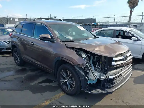 5TDZARFH4JS039159 2018 TOYOTA HIGHLANDER - Image 1