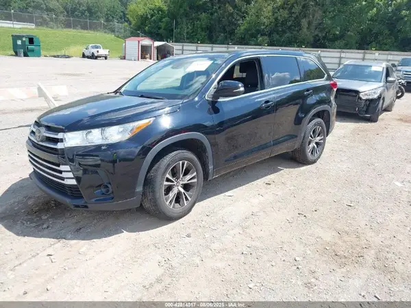 5TDZARFH4JS039338 2018 TOYOTA HIGHLANDER - Image 2