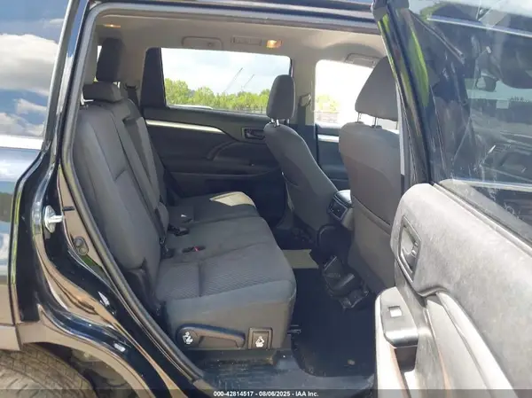 5TDZARFH4JS039338 2018 TOYOTA HIGHLANDER - Image 8