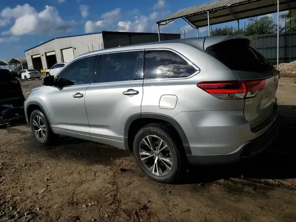 5TDZARFH4JS040330 2018 TOYOTA HIGHLANDER - Image 2