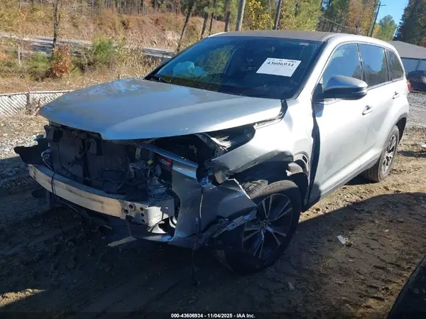 5TDZARFH4KS043259 2019 TOYOTA HIGHLANDER - Image 2