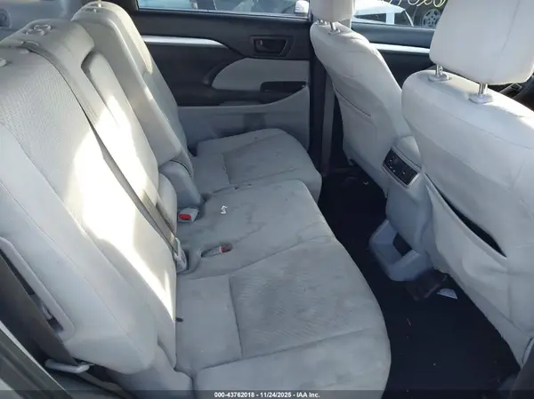 5TDZARFH4KS045044 2019 TOYOTA HIGHLANDER - Image 8