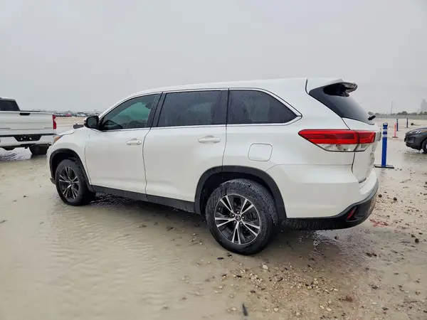 5TDZARFH4KS045657 2019 TOYOTA HIGHLANDER - Image 2