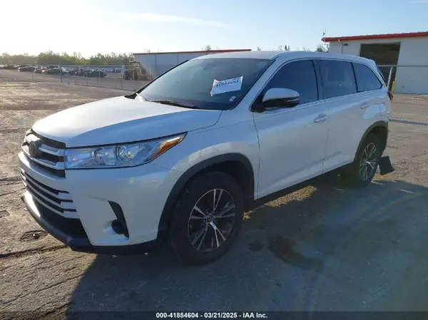 5TDZARFH4KS047134 2019 TOYOTA HIGHLANDER - Image 2
