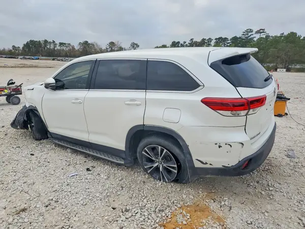 5TDZARFH4KS047215 2019 TOYOTA HIGHLANDER - Image 2