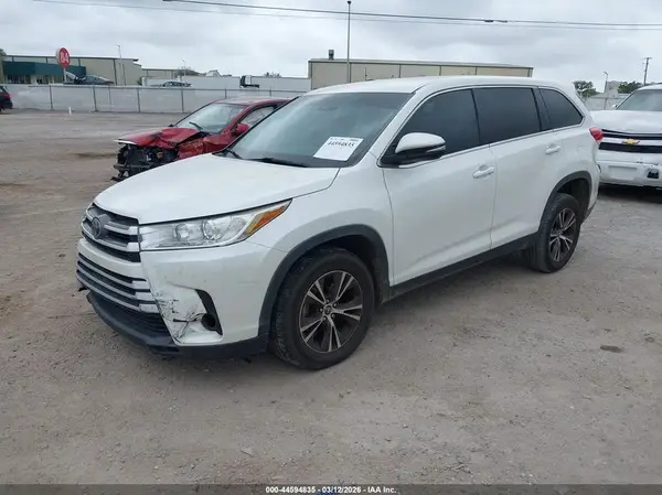 5TDZARFH4KS049675 2019 TOYOTA HIGHLANDER - Image 2