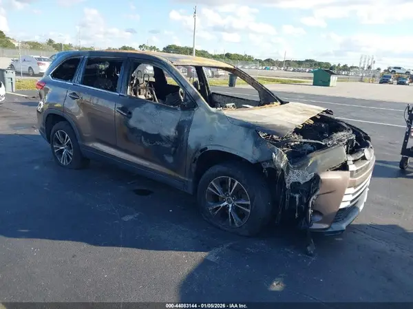 5TDZARFH4KS050079 2019 TOYOTA HIGHLANDER - Image 1