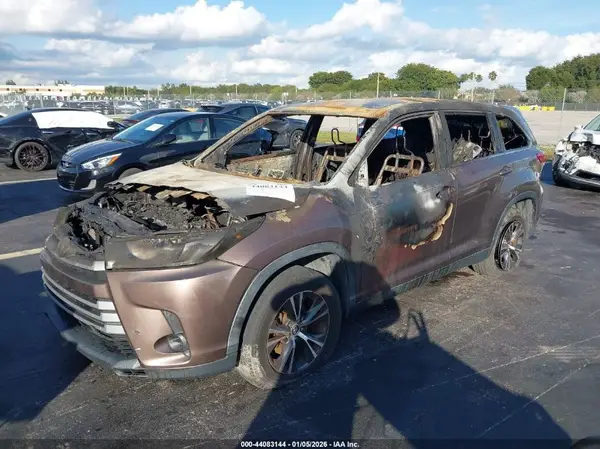 5TDZARFH4KS050079 2019 TOYOTA HIGHLANDER - Image 2