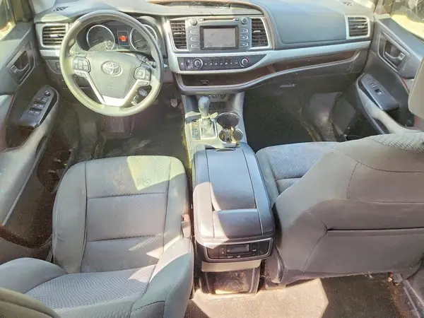 5TDZARFH4KS050597 2019 TOYOTA HIGHLANDER - Image 8
