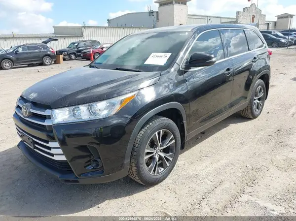 5TDZARFH4KS056657 2019 TOYOTA HIGHLANDER - Image 2