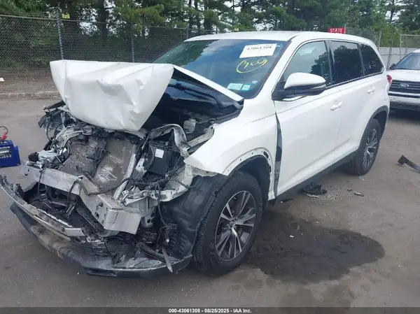 5TDZARFH4KS056903 2019 TOYOTA HIGHLANDER - Image 2