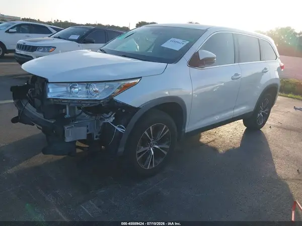 5TDZARFH4KS057257 2019 TOYOTA HIGHLANDER - Image 2