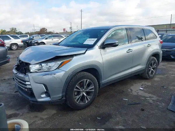 5TDZARFH4KS059798 2019 TOYOTA HIGHLANDER - Image 2
