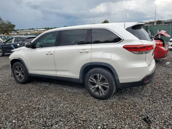 5TDZARFH4KS060109 2019 TOYOTA HIGHLANDER - Image 2