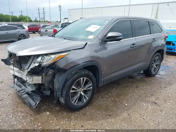 5TDZARFH4KS061504 2019 TOYOTA HIGHLANDER - Image 2