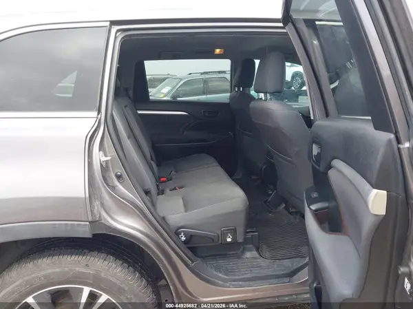 5TDZARFH4KS061504 2019 TOYOTA HIGHLANDER - Image 8