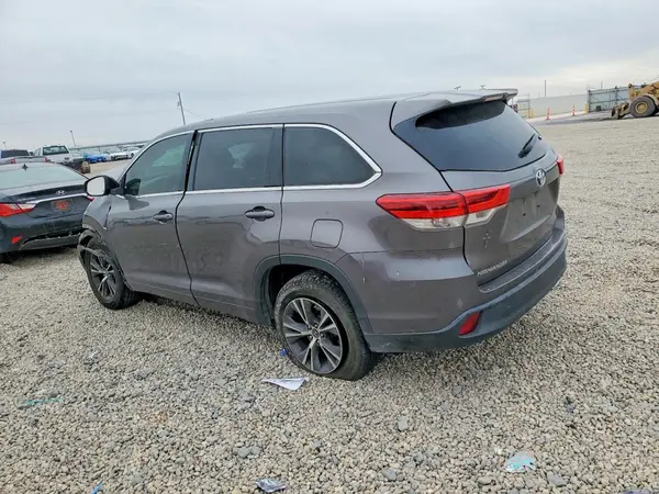5TDZARFH5HS024244 2017 TOYOTA HIGHLANDER - Image 2