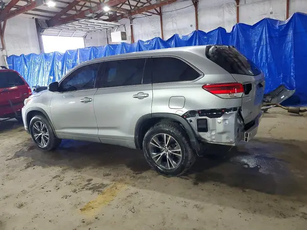 5TDZARFH5HS024812 2017 TOYOTA HIGHLANDER - Image 2