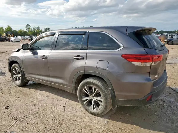5TDZARFH5HS025409 2017 TOYOTA HIGHLANDER - Image 2