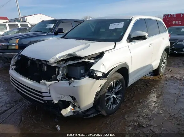 5TDZARFH5HS026723 2017 TOYOTA HIGHLANDER - Image 2