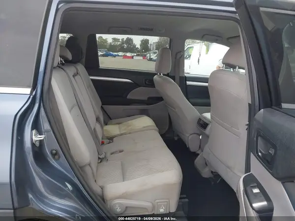5TDZARFH5HS028858 2017 TOYOTA HIGHLANDER - Image 8